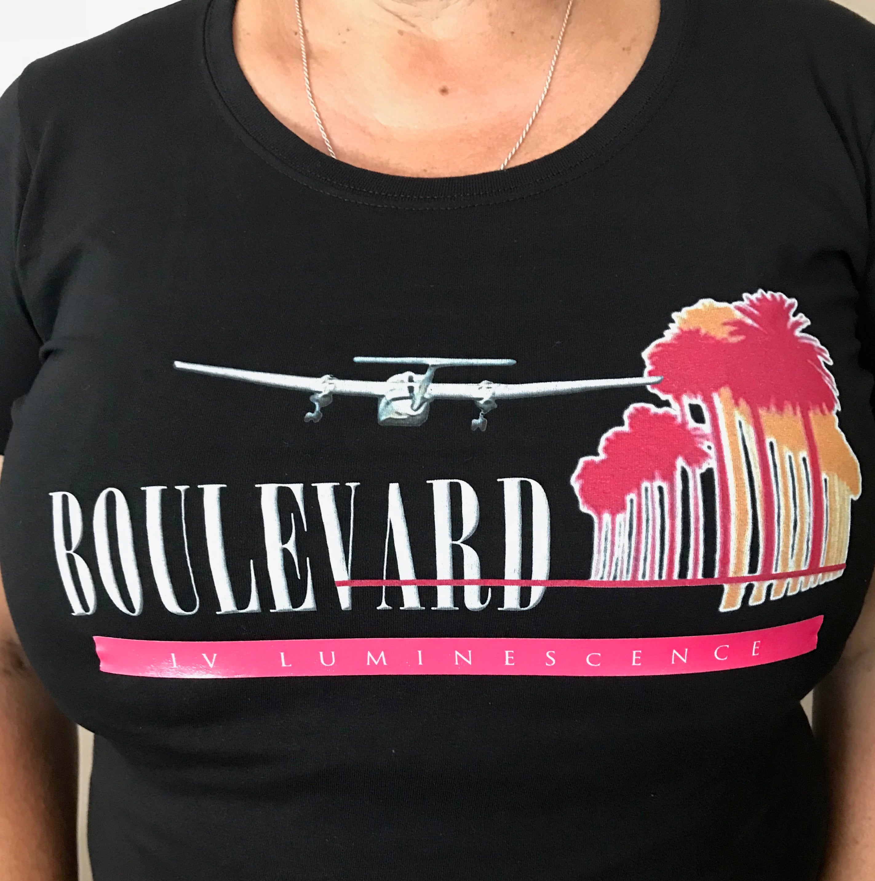 Womens Boulevard IV Luminescence T-Shirt W/pink band image 0